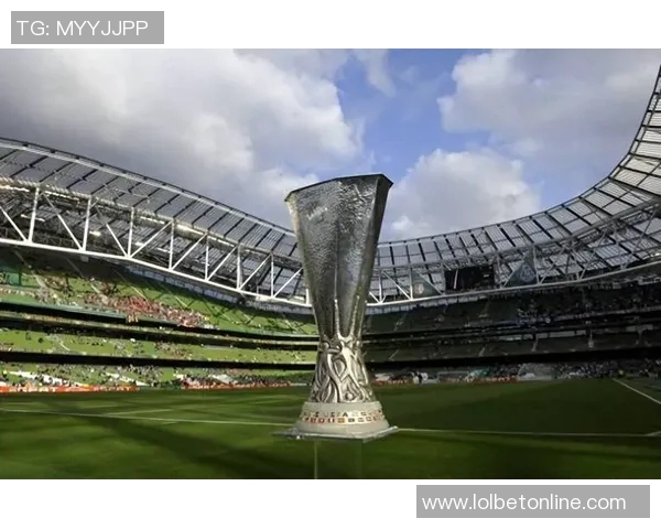 欧联杯激战拜仁小胜曼联帽子戏法引发争议判罚全场沸腾