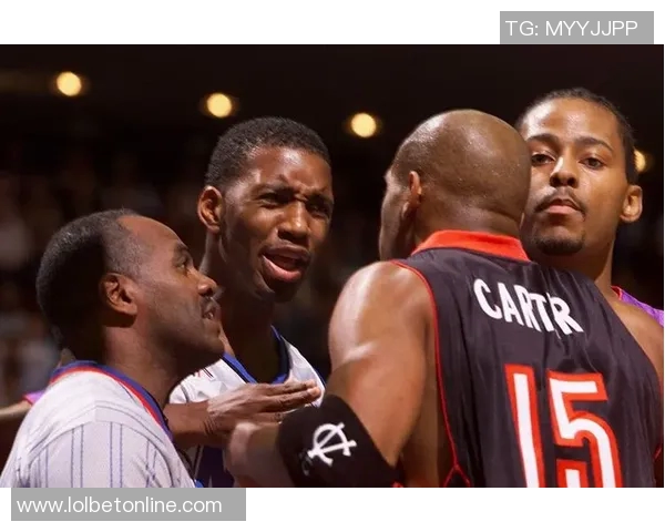 姚明受伤后奥多姆重返赛场的励志故事与篮球精神的传承