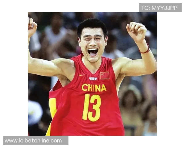 姚明爸爸直播分享篮球人生经验与家庭趣事引发网友热议