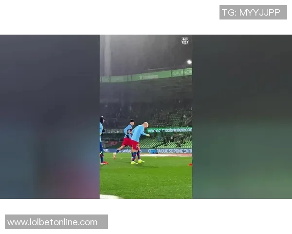 国王杯激战巴萨与巴黎圣日耳曼握手言和神扑瞬间成比赛焦点