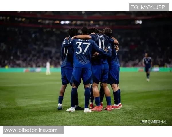 德甲精彩对决：里昂与曼联激战成平局战术解析引发热议