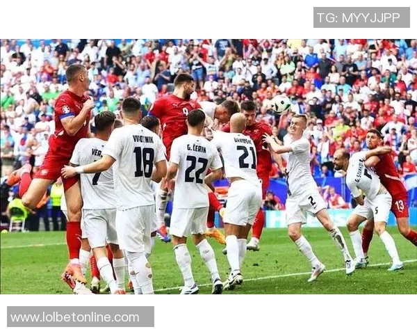 足总杯激战曼联与利物浦战平双方精彩瞬间引发全场热烈反响 足总杯激战曼联与利物浦战平双方精彩瞬间引发全场热烈反响