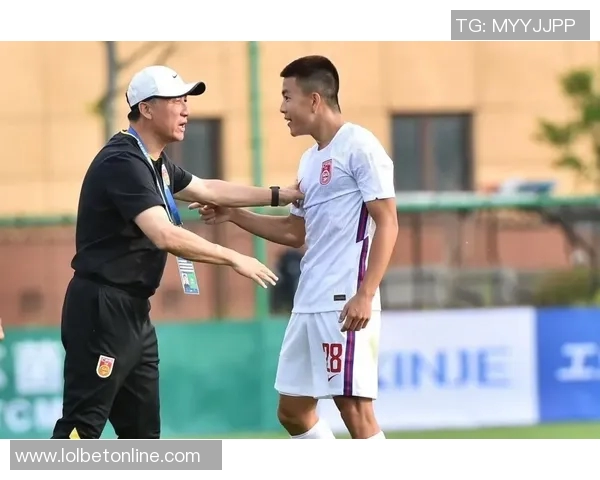 友谊赛曼联与波尔图激战成平局争议判罚引发全场热议